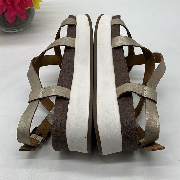 Crown Vintage Gold Strappy Platform Sandal Size 9.5. MCS2645A - Picture 5 of 7